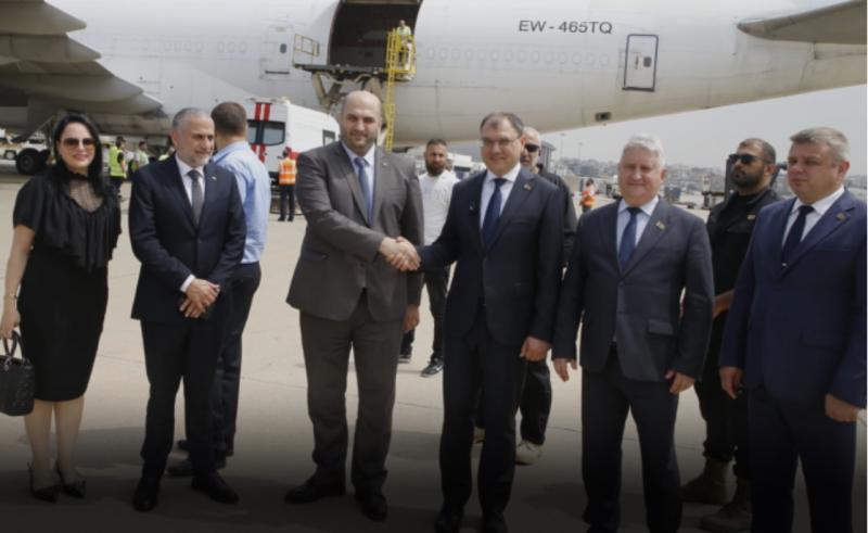 ناصرالدين مثل رئيس الجمهورية في تسلم سيارات إسعاف من بيلاروسيا في المطار نتطلع الى التعاون مع كل الدول الصديقة والعزيزة