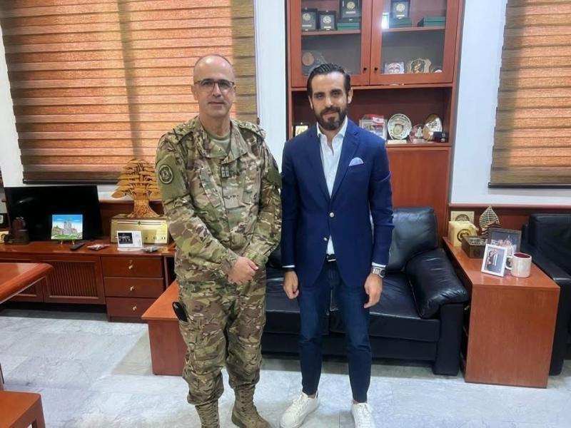 الدكتور سكرية يزور قائد كلية فؤاد شهاب للقيادة والأركان العميد الركن محمد بيطار