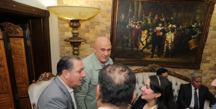 الرئيس دياب لبّى دعوة صدى فور برس إلى العشاء بحضور سياسي وحزبي وإعلامي