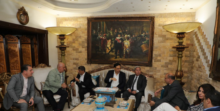 الرئيس دياب لبّى دعوة صدى فور برس إلى العشاء بحضور سياسي وحزبي وإعلامي